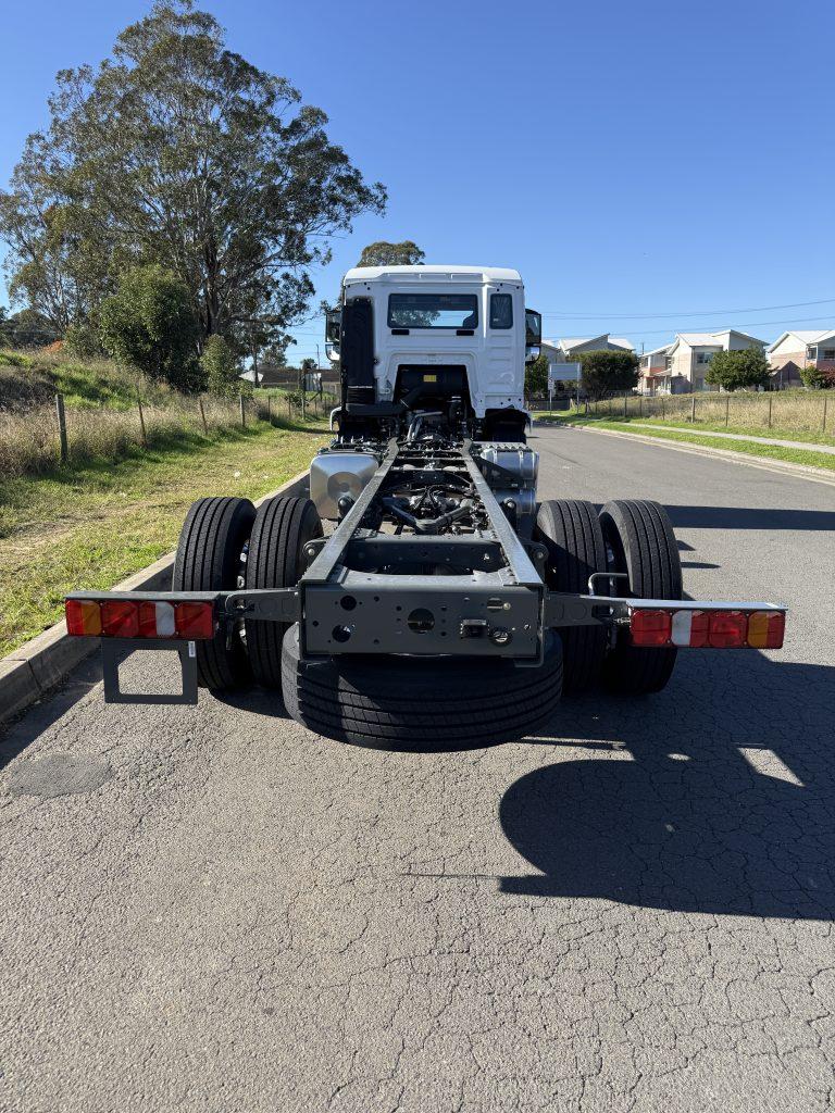 G5 4x2 Cab Chassis — view 5