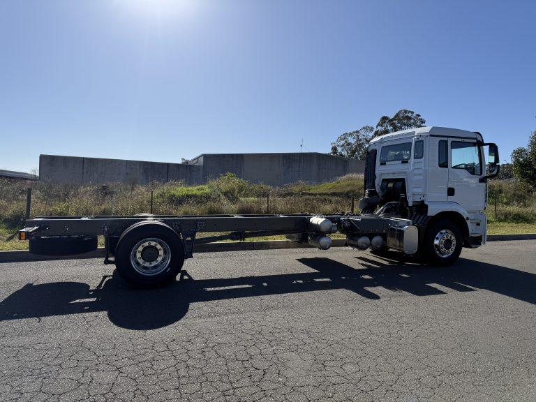 G5 4x2 Cab Chassis — view 7