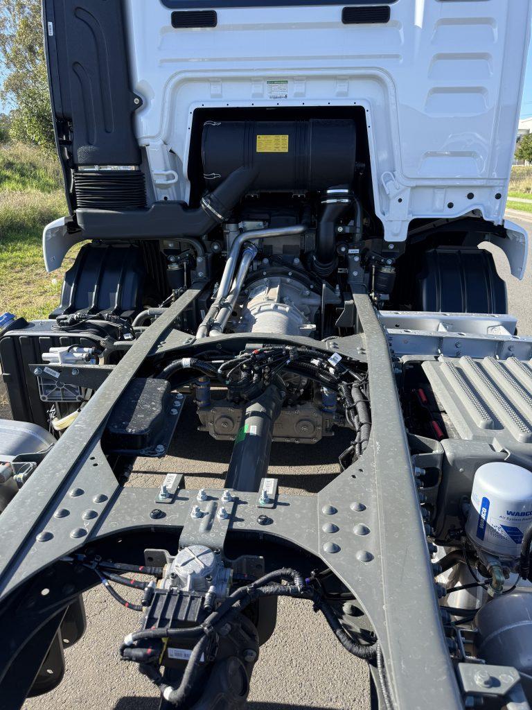 G5 4x2 Cab Chassis — view 10