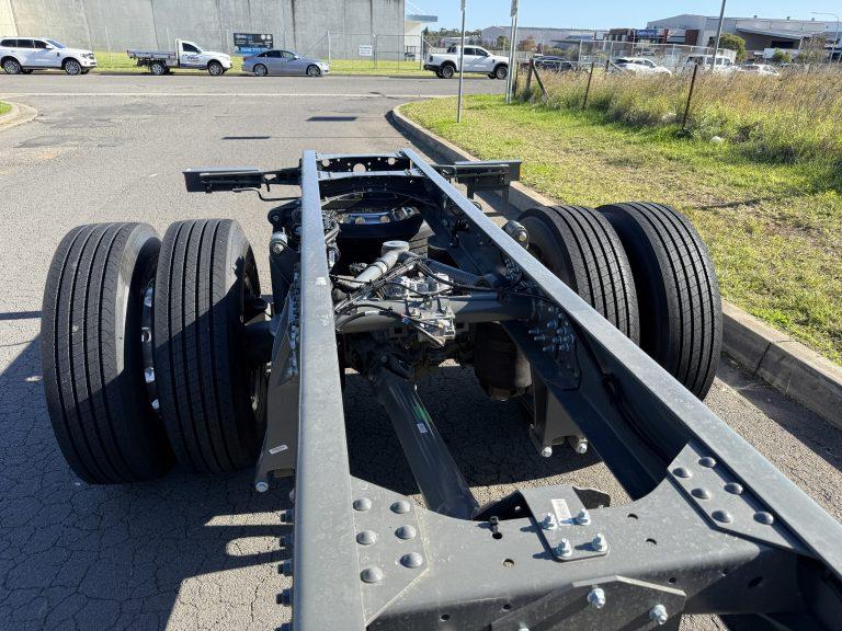 G5 4x2 Cab Chassis — view 11