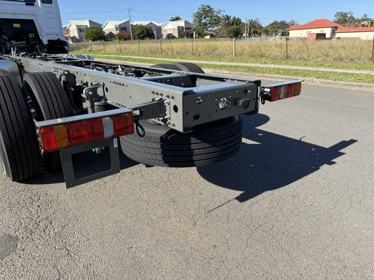 G5 4x2 Cab Chassis — view 14