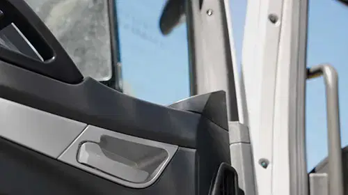G7 6x4 Cab Chassis — view 7