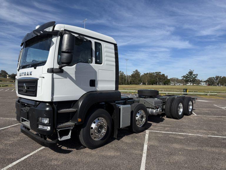 G7 8x4 Cab Chassis — view 3