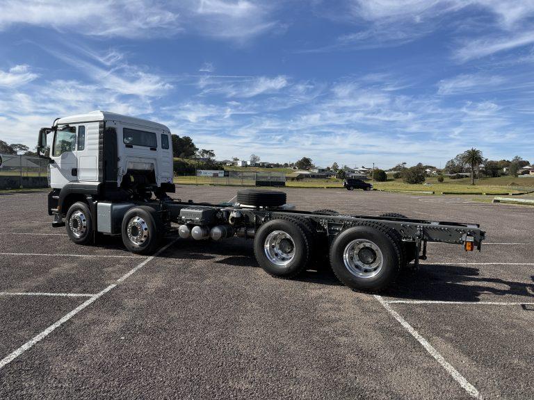 G7 8x4 Cab Chassis — view 5