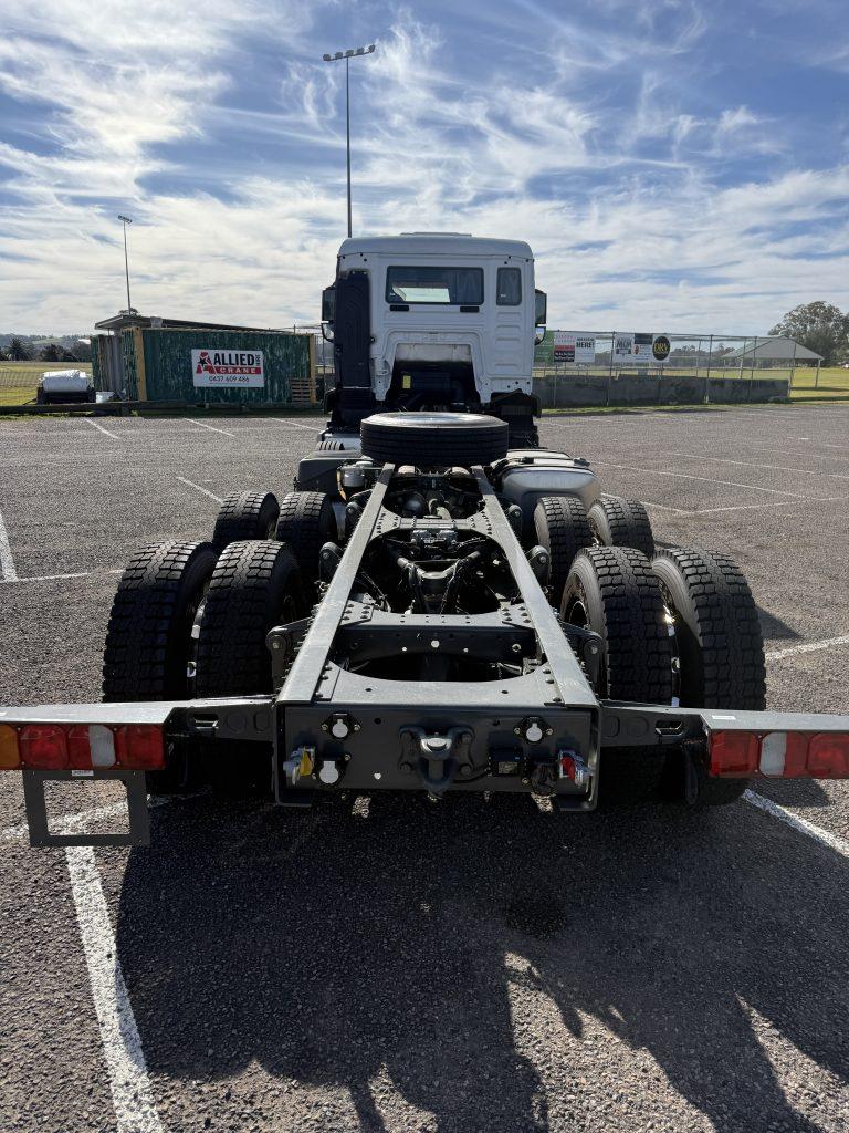 G7 8x4 Cab Chassis — view 13