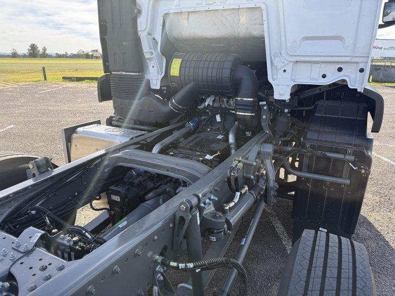 G7 8x4 Cab Chassis — view 16